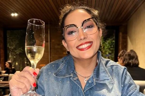 Ex-mulher de Lucas Buda, do BBB24, aproveitada noitada em restaurante chique de São Paulo para comemorar início bem-sucedido da nova carreira de influencer.(Imagem:Reprodução/Instagram)