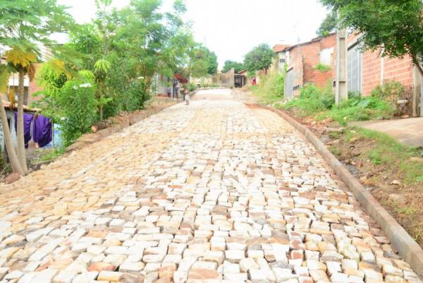 Prefeito Joel visita obras de calçamento no bairro Pau Ferrado(Imagem:SECOM)