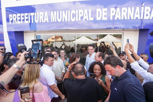 Ciro inaugura centro de sa&uacute;de e anuncia novos benef&iacute;cios para a popula&ccedil;&atilde;o de Parna&iacute;ba.(Imagem:Ascom)