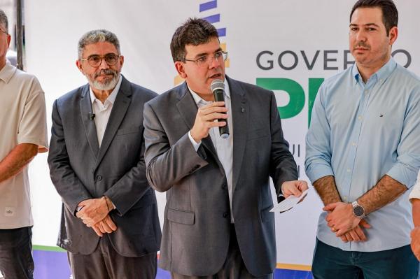 Rafael Fonteles entrega nove ambulâncias de suporte avançado para hospitais do interior do estado(Imagem:Gabriel Paulino)