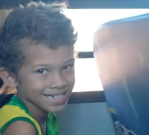 Alejandro Emanuel Nascimento de Almeida, de 7 anos, morreu afogado no rio Parnaíba, na cidade de Murici dos Portelas.(Imagem:Reprodução)
