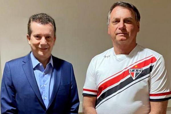 Bolsonaro posa para foto com Russomanno em São Paulo(Imagem:Reprodução)