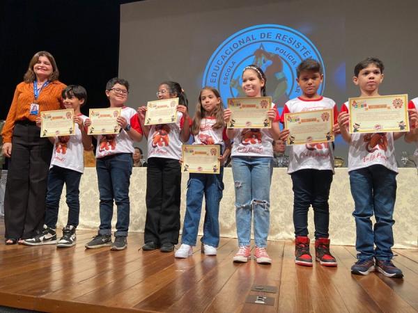 Brilhantes amanhãs: alunos do Sesc participam de formatura do Proerd.(Imagem:Divulgação)