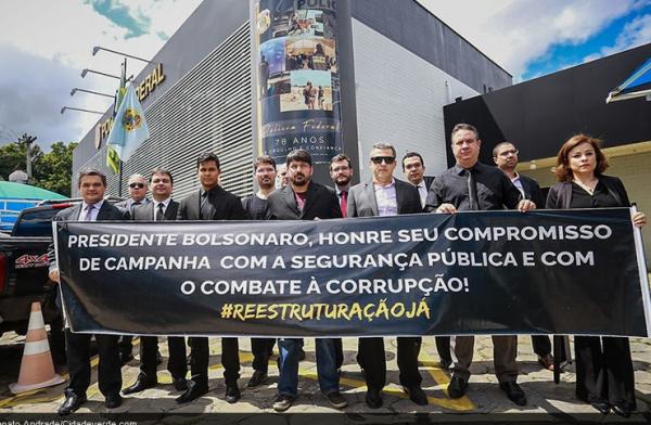 Policiais Federais realizam ato pela reestruturação de carreira na sede da PF.(Imagem:Renato Andrade/Cidadeverde.com)