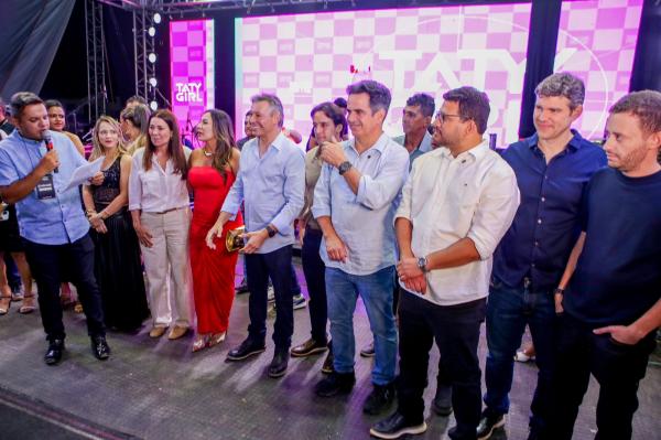  Em Valen&ccedil;a do Piau&iacute;, popular agradece Ciro Nogueira: 