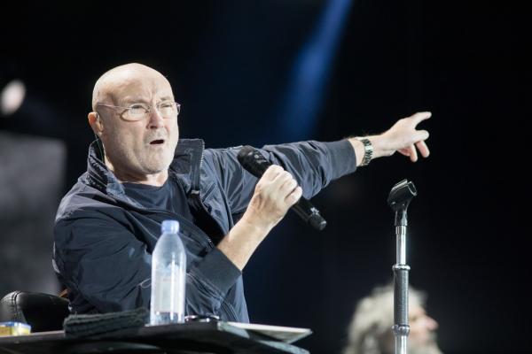 Canção de Phil Collins retorna à lista de mais tocadas após vídeo de adolescentes viralizar(Imagem:Divulgação)