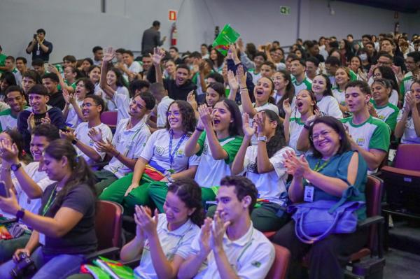 Alunos de 23 escolas da rede estadual de Teresina revisaram conteúdos de Língua Portuguesa, Matemática, Redação, História e Física, com dinâmicas em grupo, quizzes e desafios.(Imagem:Letícia Santos)