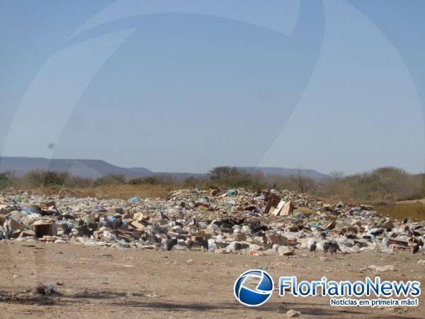 Equipe da Secretaria de Assistência Social faz visita ao lixão de Floriano(Imagem:FlorianoNews)