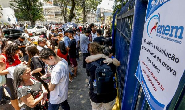 Primeira prova do Enem teve mais textos e nível de dificuldade médio.(Imagem:Paulo Pinto/Agência Brasil)