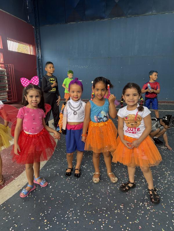 Matin&ecirc; Neon leva cor, brilho e muita alegria &agrave; Escola Pequeno Pr&iacute;ncipe em Floriano(Imagem:Divulga&ccedil;&atilde;o)