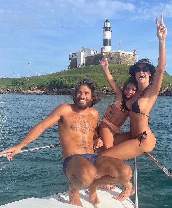 Deborah Secco e Hugo Mouro são pais de Maria Flor.(Imagem:Reprodução/Instagram)