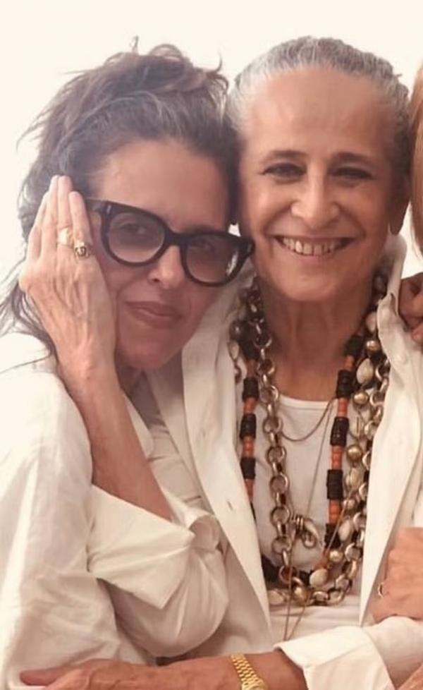 A estilista Gilda Midani com a cantora Maria Bethânia.(Imagem:Reprodução/Instagram)
