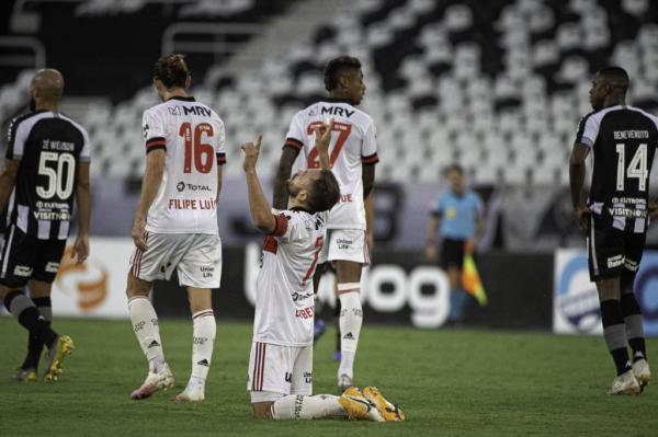 Flamengo vence com gol de Éverton Ribeiro e afunda o Botafogo(Imagem:Alexandre Vidal)