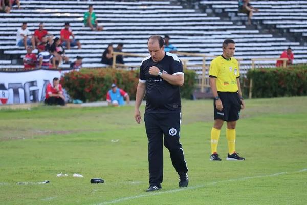 Toninho Pesso, técnico do Corisabbá.(Imagem:Pablo Cavalcante/ge)