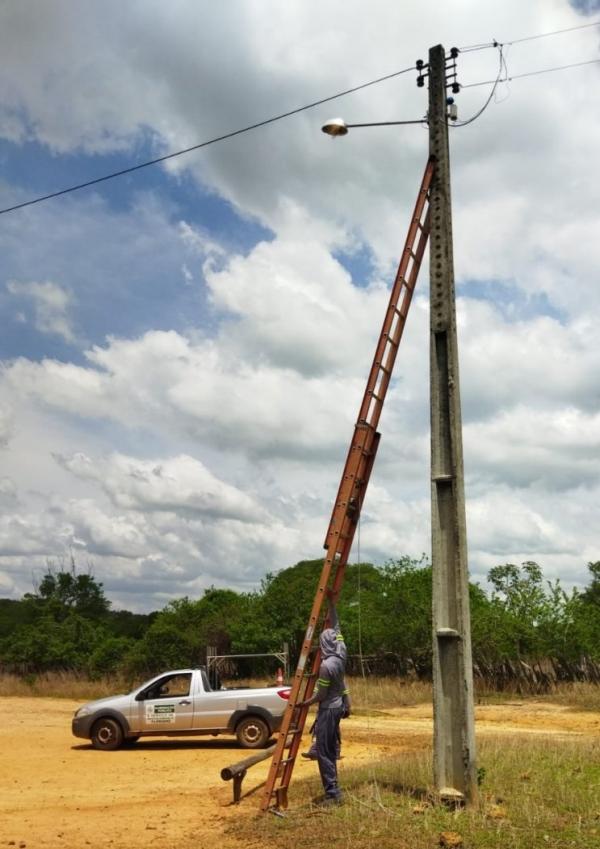 Infraestrutura recupera iluminação pública em onze localidades rurais de Floriano.(Imagem:Secom)