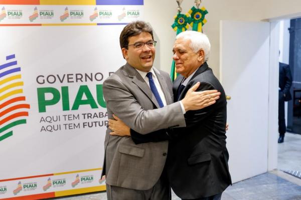 Rafael Fonteles transmite cargo e vai à Europa anunciar investimento em hidrogênio verde no Piauí.(Imagem: Divulgação)