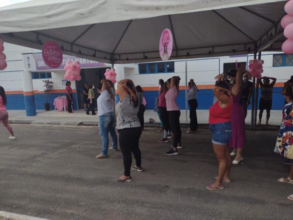 Mulheres participam do