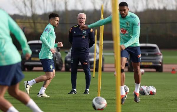 Técnico Dorival Júnior comanda treino da Seleção.(Imagem:Rafael Ribeiro / CBF)