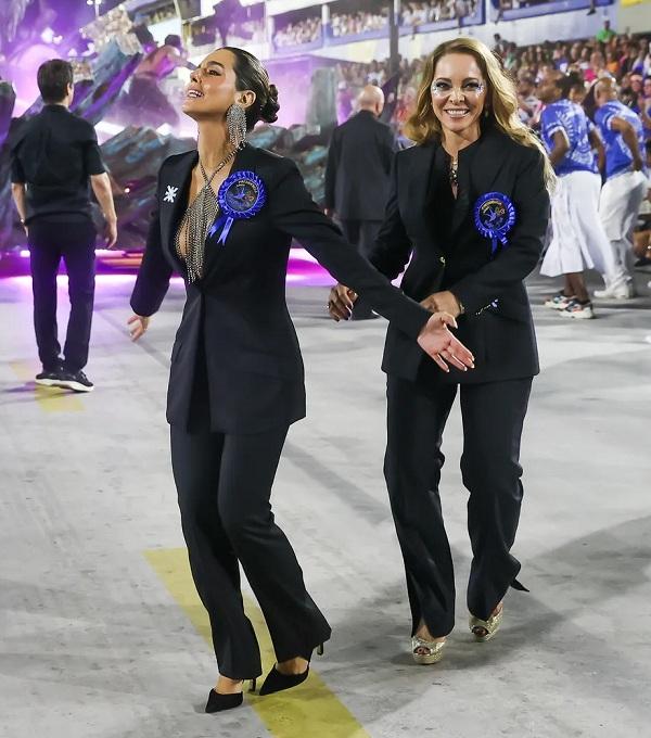  Giovanna Lancellotti com a sogra, Fabíola David no Carnaval do ano passado.(Imagem:Divulgação )