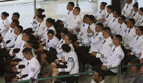 Fim das escolas cívico-militares repercute entre estudantes e escolas.(Imagem:Antonio Cruz/ Agência Brasil)