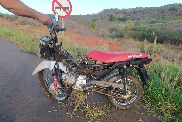 Jovem de 18 anos fica gravemente ferido após dormir enquanto pilotava uma moto no Sul do Piauí.(Imagem:Reprodução)