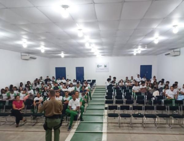 Ronda Escolar promove palestras sobre prevenção às drogas em escolas de Floriano.(Imagem:Reprodução/Instagram)