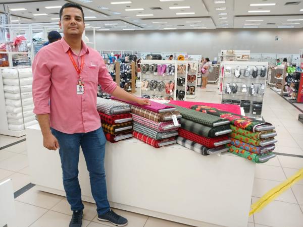 Ramires, chefe do setor de tecidos do Armazém Paraíba.(Imagem:FlorianoNews)