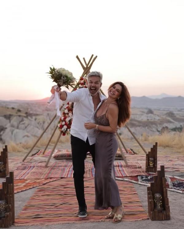 Na Capadocia, Flavia Alessandra e Otaviano Costa se casam de novo.(Imagem:Reprodução/Instagram)