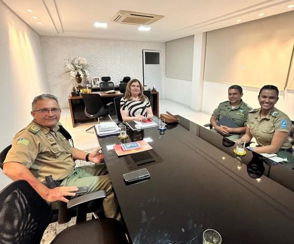 Comandante do 3° BPM visita UNIFAESF e firma parceria para a Corrida da Fogueira.(Imagem:Reprodução/Instagram)