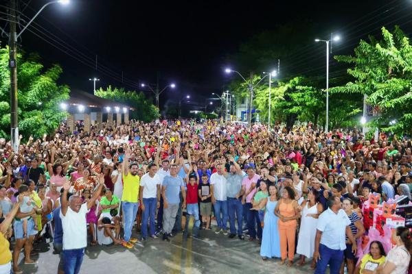 Reunindo uma multid&atilde;o em pra&ccedil;a p&uacute;blica, Joel e Ciro criticam atual gest&atilde;o e apresentam propostas.(Imagem:Ascom)