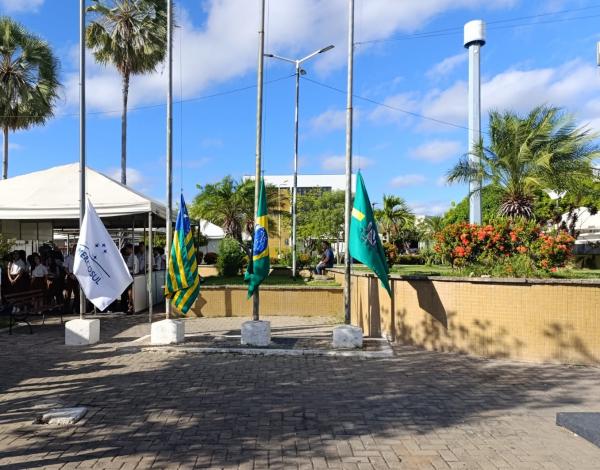 Dia da Bandeira de Floriano é celebrado com solenidade cívica e valorização da produção local.(Imagem:FlorianoNews)