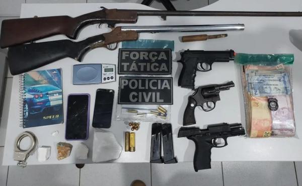 Quatro pessoas são presas com armas, drogas e mais de R$ 14 mil durante operação em Água Branca, no Piauí.(Imagem:Divulgação/Polícia Civil)