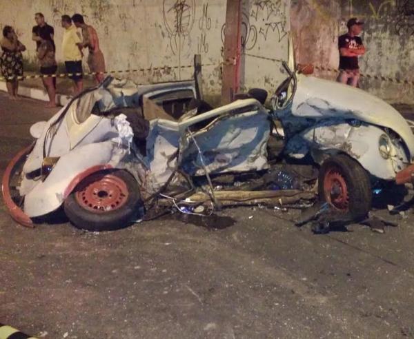 Carro atingido por motorista embriagado em Teresina. Dois irmãos morreram e um jovem ficou gravemente ferido.(Imagem:Moana Almeida/Arquivo Pessoal)