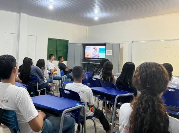 Durante o encontro virtual, foram compartilhadas dicas práticas, métodos de resolução de questões e orientações fundamentais para a prova.(Imagem:Divulgação)