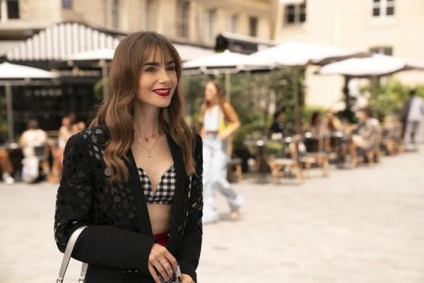 Lily Collins na terceira temporada de 