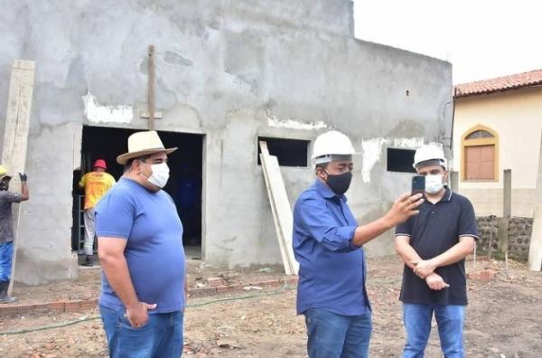 Prefeito Joel visita obras de Unidade Básica de Saúde do Tabuleiro do Mato(Imagem:SECOM)