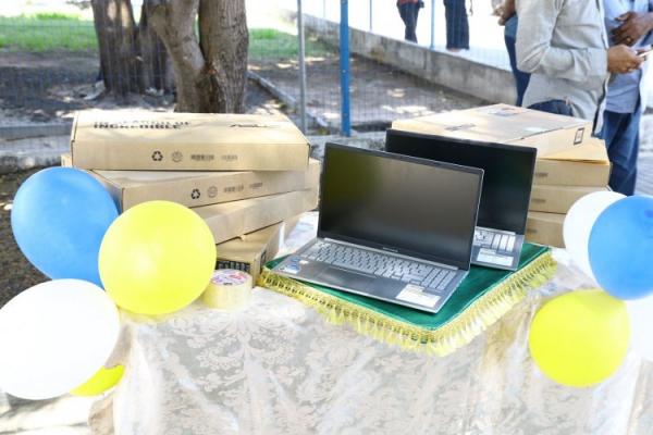 Prefeitura de Floriano entrega van e notebooks para fortalecer programas sociais(Imagem:Secom)