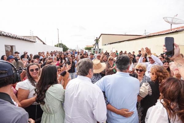  Ciro Nogueira inaugura quadra escolar e anuncia novos investimentos durante agenda pelo Piau&iacute;.(Imagem:Ascom)