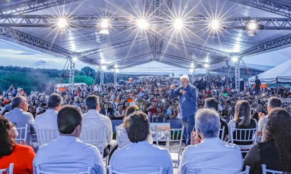 Empreendimento beneficia famílias que vivem às margens da Lagoa Mundaú.(Imagem:Ricardo Stuckert/PR)