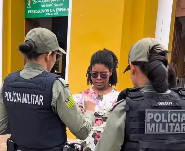 Pol&iacute;cia Militar realiza a&ccedil;&atilde;o de conscientiza&ccedil;&atilde;o contra a viol&ecirc;ncia &agrave; mulher no Centro de Floriano.(Imagem:Reprodu&ccedil;&atilde;o/Instagram)