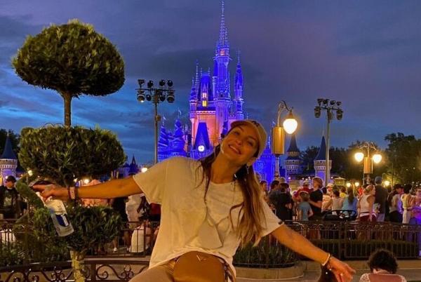 Claudia Leitte é a primeira brasileira a se apresentar na Disney(Imagem:reprodução)