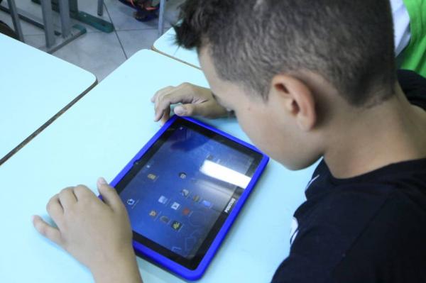 Campanha arrecada tablets para alunos utilizarem plataforma no PI(Imagem:Reprodução)