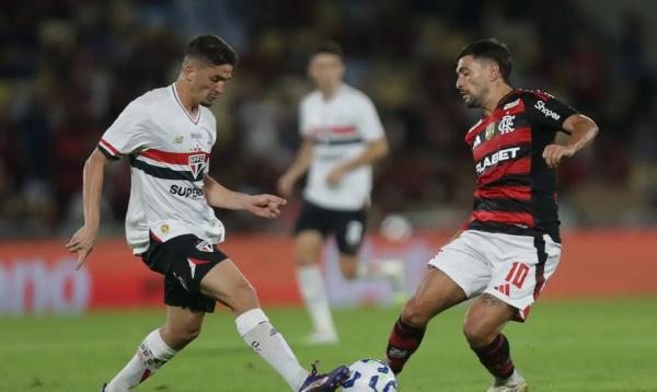 Partida será disputada, a partir das 21h30, na Vila Belmiro.(Imagem:GILVAN DE SOUZA/FLAMENGO/DIREITOS RESERVADOS)