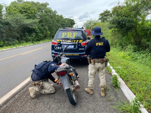 Os policiais constataram que o veículo apresentava indícios de adulteração, porém não foi possível identificar o veículo original.(Imagem:Divulgação/PRF)