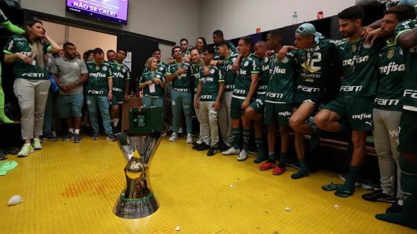 Abel Ferreira discursa para os jogadores do Palmeiras após o título brasileiro.(Imagem: Cesar Greco)