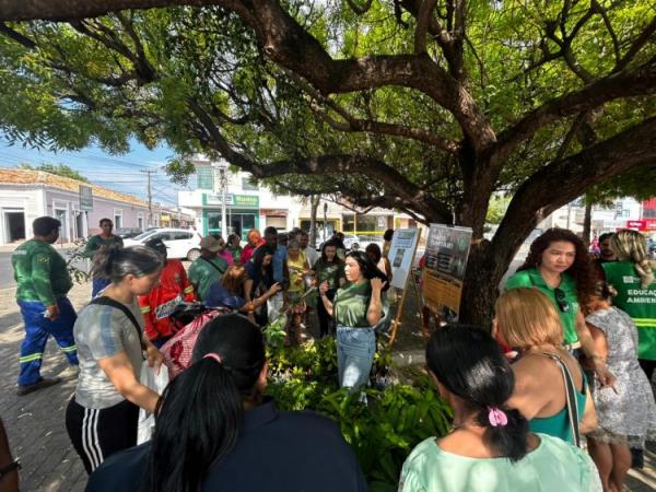 Prefeitura de Floriano celebra o Dia da Árvore com entrega de mudas à população.(Imagem:Secom)