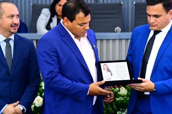 ex-vereadora Indira Maria Rocha Ferreira Leal, de Landri Sales, também foi homenageada.(Imagem:CMF)