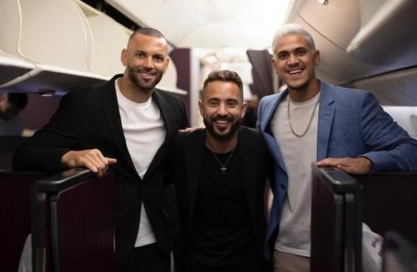 Weverton, Everton Ribeiro e Pedro no voo da Seleção.(Imagem:Reprodução / Instagram )