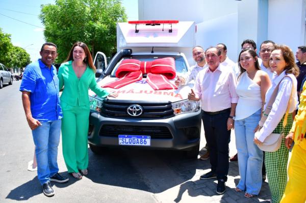 Floriano recebe nova ambulância para reforçar atendimento na saúde municipal.(Imagem:CMF)