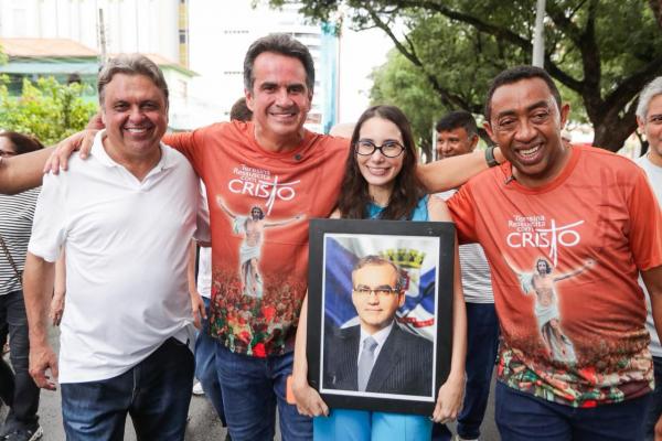  No Domingo de P&aacute;scoa, Joel e Ciro participam de prociss&atilde;o no meio da multid&atilde;o no Centro de Teresina(Imagem:Ascom)